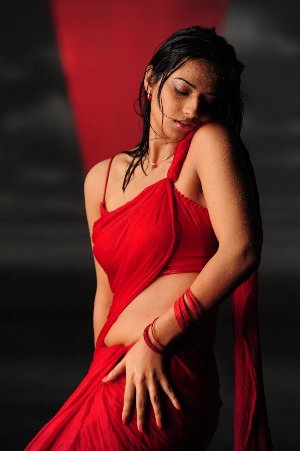 sexy gaand desi in wet saree hot photo