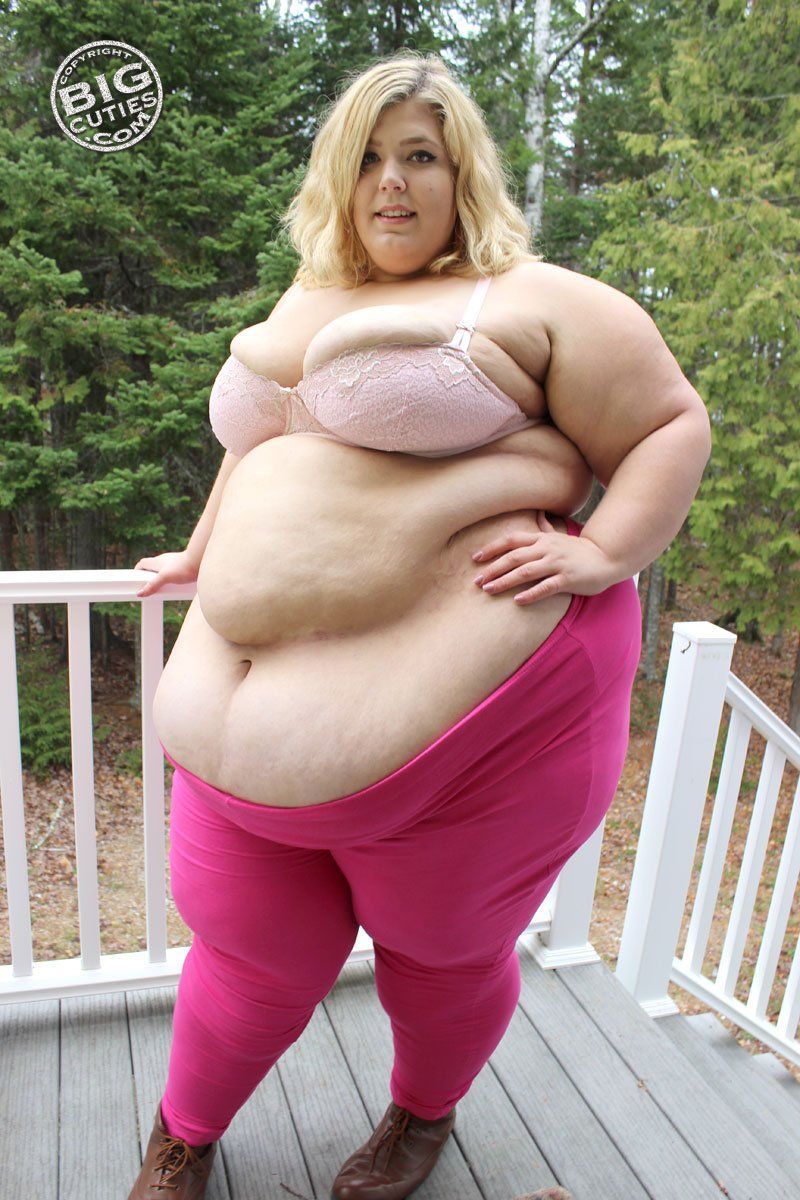 Nude ssbbw Fat Mom