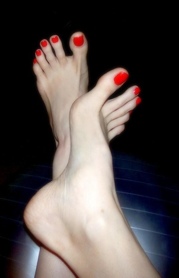 Nude toes pics @ilovelongtoes long love i I TEENies