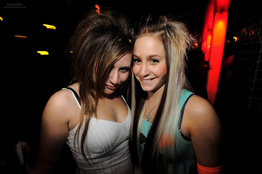 Girls upskirt club dance flash drunk