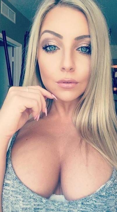 Sexy Eyes Boobs Topless Selfie