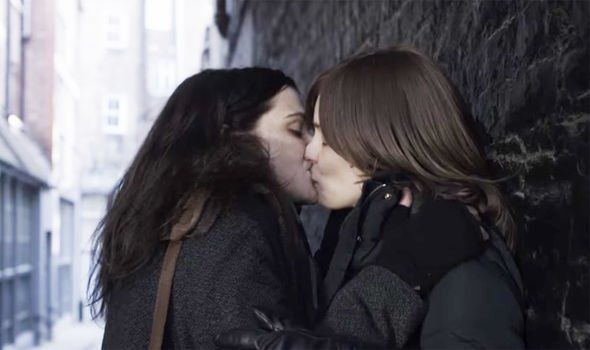 Viper reccomend Kissing lesbian trailer