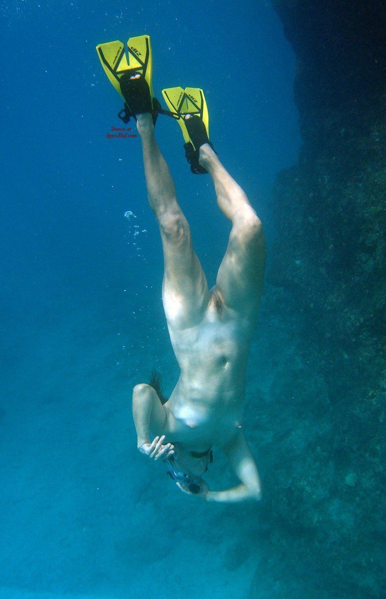 nude girls diving images